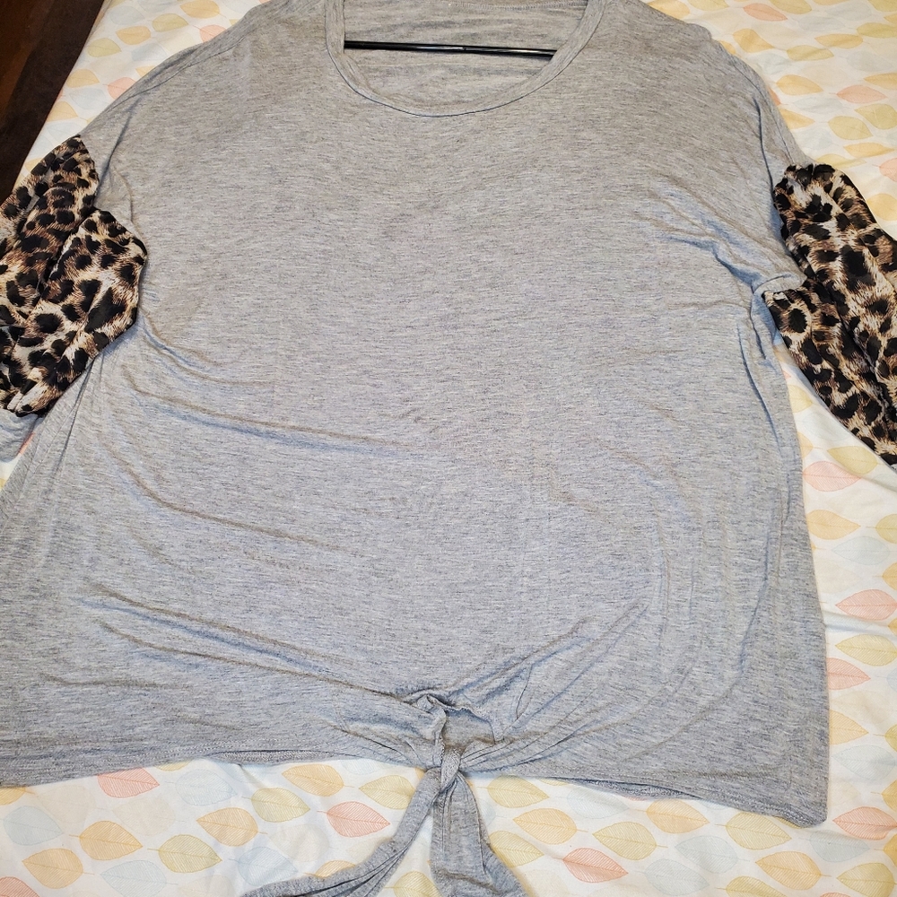 Leopard print sleeved top